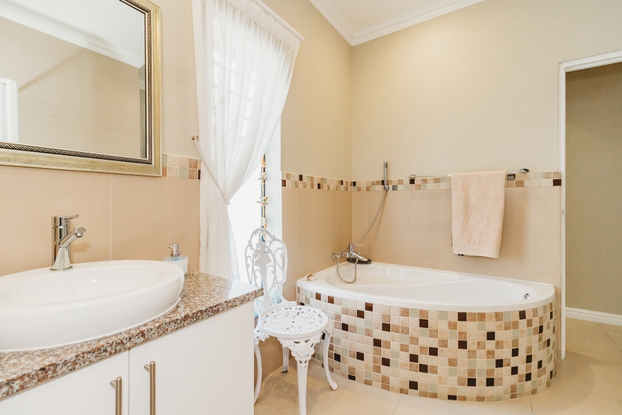 3 Bedroom Property for Sale in Kraaibosch Country Estate Western Cape
